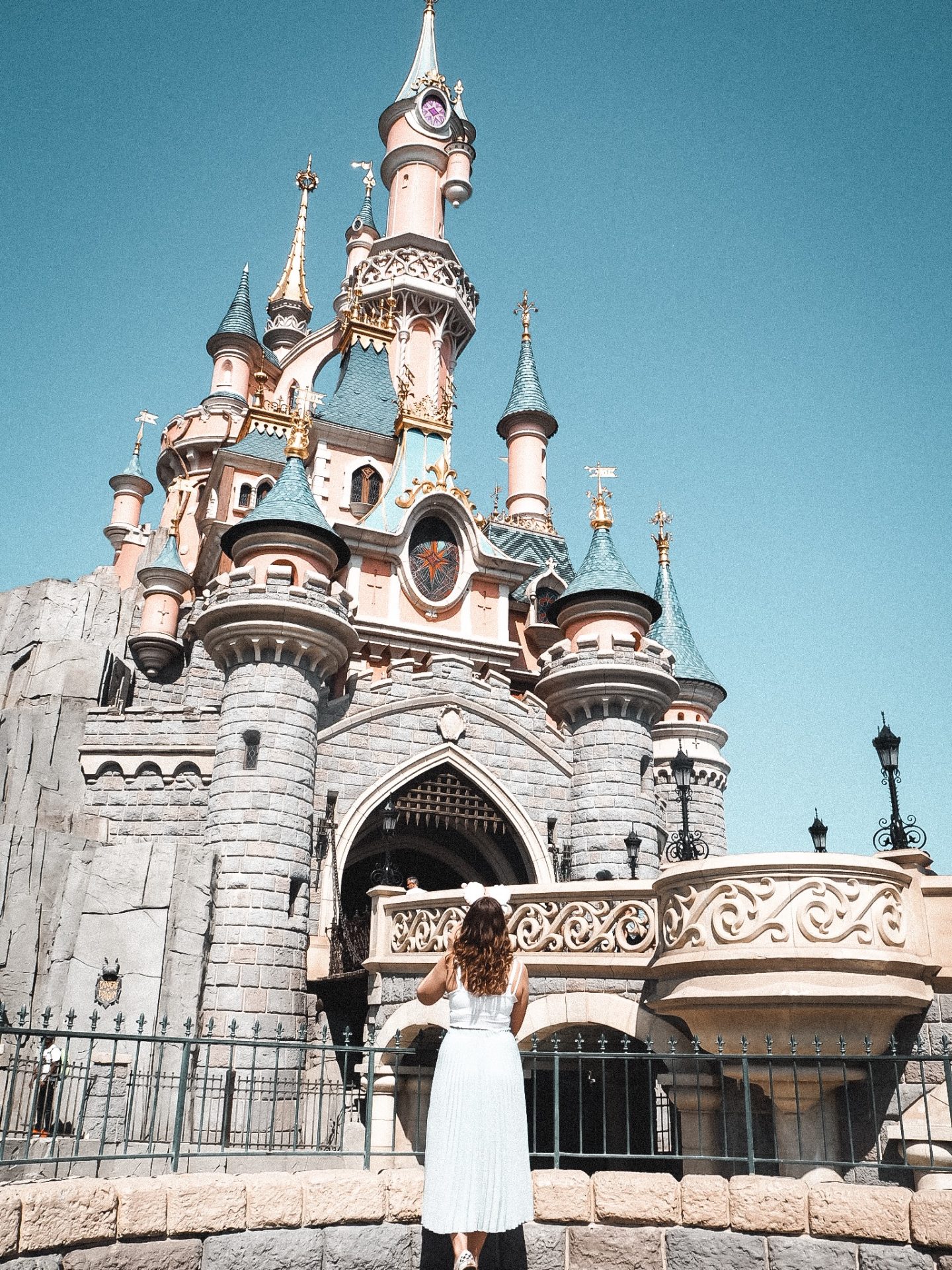 Guide to Disneyland Paris - Cinderella Castle - Dismeybounding
